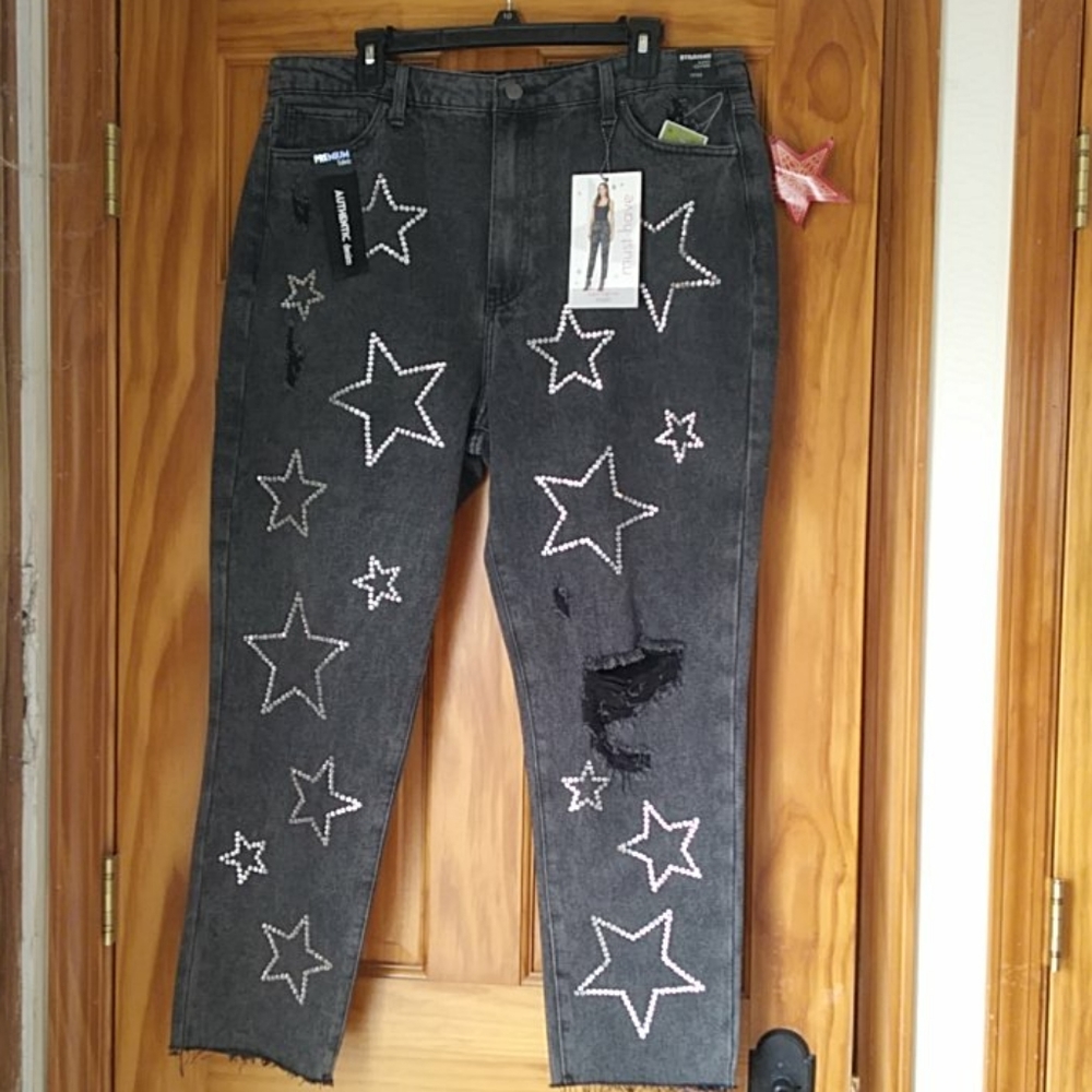 Embellished 17 / 33 Distressed Star Jeans